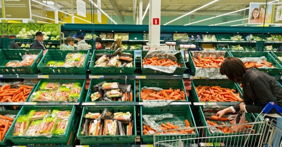 zdjęcie: 65 proc. Polaków popiera wdrożenie zakazu pakowania owoców i warzyw w plastik / fot. PAP