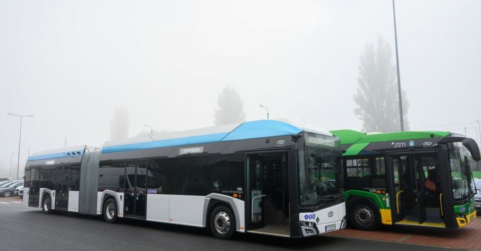 zdjęcie: W 2022 roku samorządy otrzymały ponad 631 mln zł na nowe linie autobusowe / fot. PAP