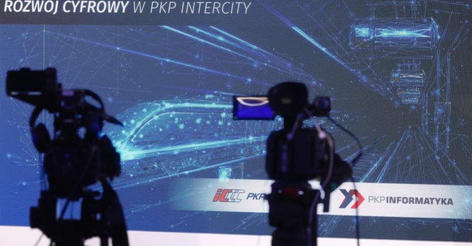 zdjęcie: PKP Intercity i PKP Informatyka podpisały umowy na nowy system sprzedaży i rezerwacji biletów / fot. PAP