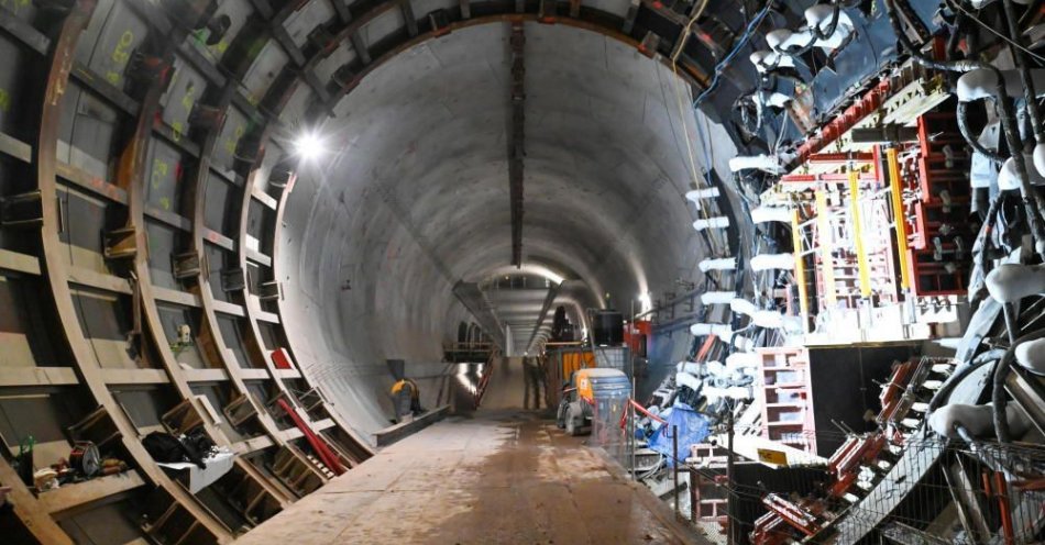 zdjęcie: Przy budowie tunelu pod Świną wykonano ponad 85 proc. prac / fot. PAP