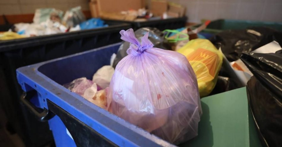 zdjęcie: Toruń ma od 1 stycznia płacić zdecydowanie więcej za odbiór śmieci przez bydgoską spalarnię / fot. PAP