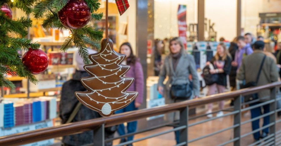 zdjęcie: Problemy z powodu zakupów świątecznych odczuje na początku roku 47 proc. Polaków / fot. PAP