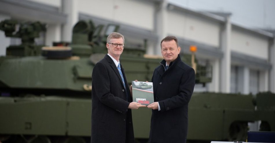 zdjęcie: Polska kupuje 116 czołgów Abrams i wozy towarzyszące - szef MON zatwierdził umowę / fot. PAP