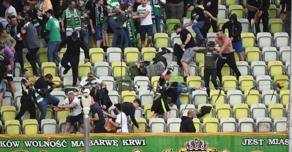 zdjęcie: Policja zatrzymała 36 pseudokibiców po ubiegłorocznym meczu Lechii Gdańsk / fot. PAP