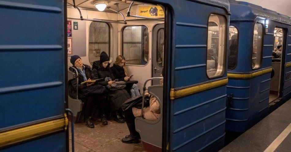 zdjęcie: Przekażemy do Kijowa dziesięć starszych składów metra / fot. PAP