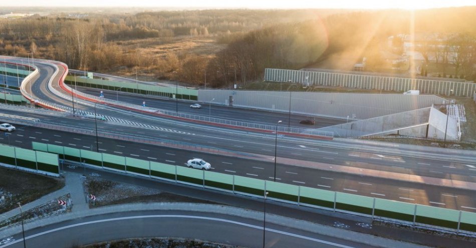 zdjęcie: NIK skontrolowała budowę Południowej Obwodnicy Warszawy; zarzuciła drogowcom, że nie naliczyła kar umownych / fot. PAP