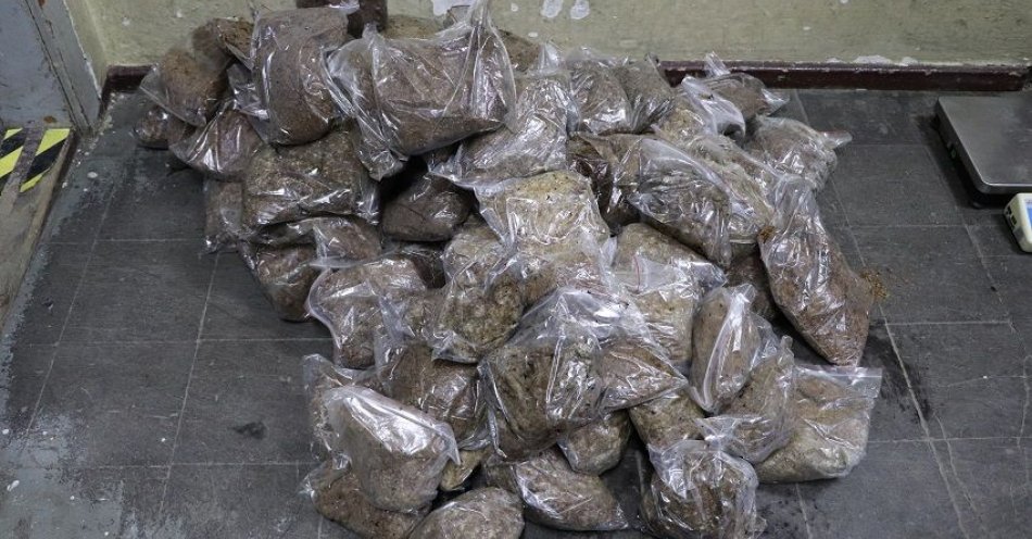 zdjęcie: Kryminalni z Jawora przechwycili ponad 35 kg tytoniu bez akcyzy / fot. KPP w Jaworze