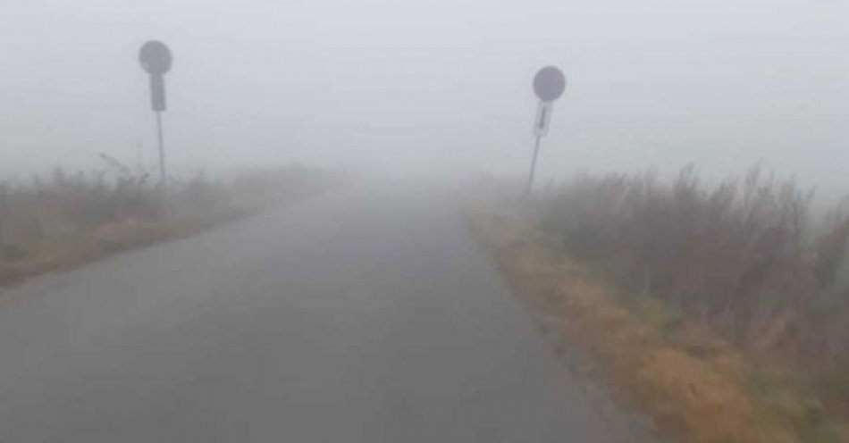 zdjęcie: Uwaga na mgły! Świdniccy policjanci apleują- na drodze zachowaj szczególną ostrożność / fot. KPP w Świdnicy