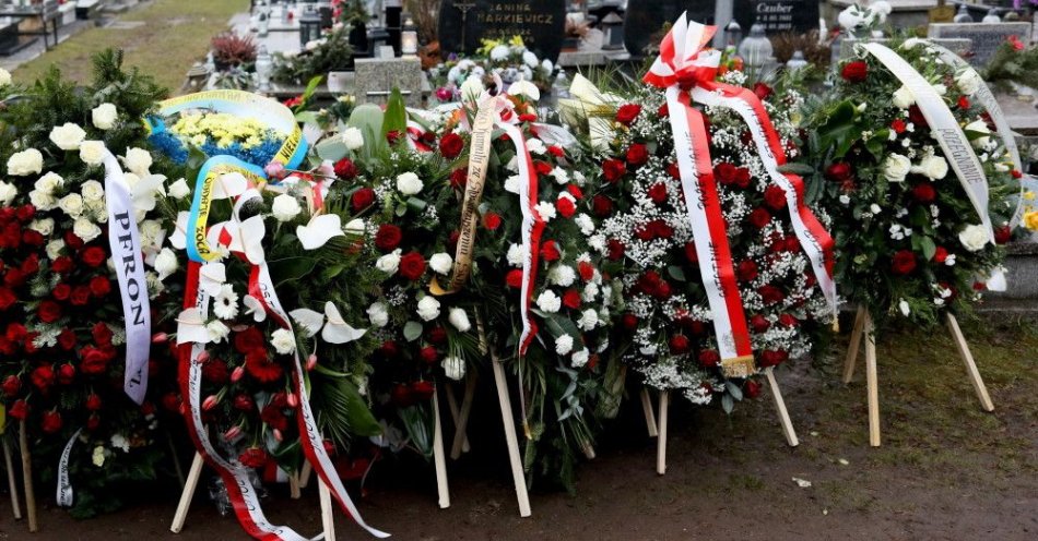 zdjęcie: Senator Marek Plura spoczął na cmentarzu w Katowicach / fot. PAP
