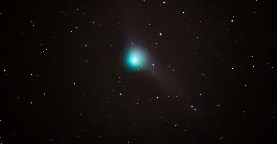zdjęcie: Kometa coraz bliżej Ziemi; jej obserwację ułatwi lornetka / fot. PAP