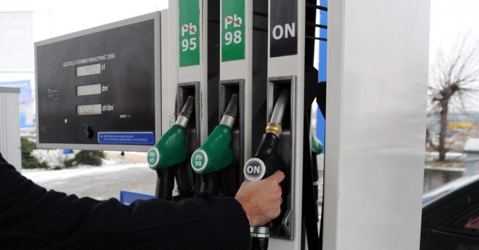 zdjęcie: Prawdopodobne podwyżki cen paliw; najbardziej może zdrożeć ON / fot. PAP