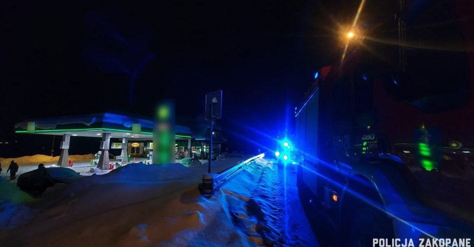 zdjęcie: Wyciek gazu na stacji paliw w Kościelisku, konieczna była ewakuacja 16 osób / fot. KMP w Zakopanem