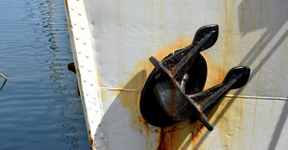 zdjęcie: Ranny marynarz przetransportowany przez ratowników SAR / pixabay/3749885