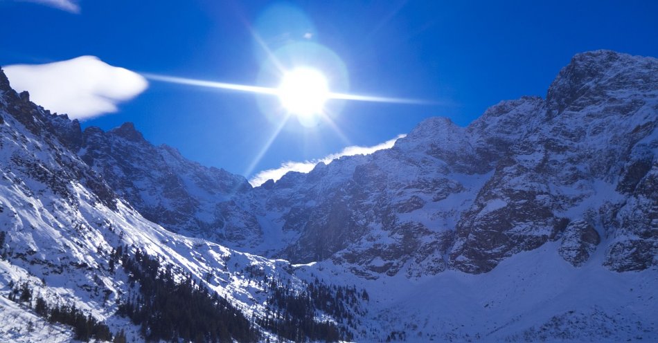 zdjęcie: Nad Tatrami zaświeciło słońce; na Kasprowym Wierchu 182 cm śniegu (korekta) / pixabay/644911