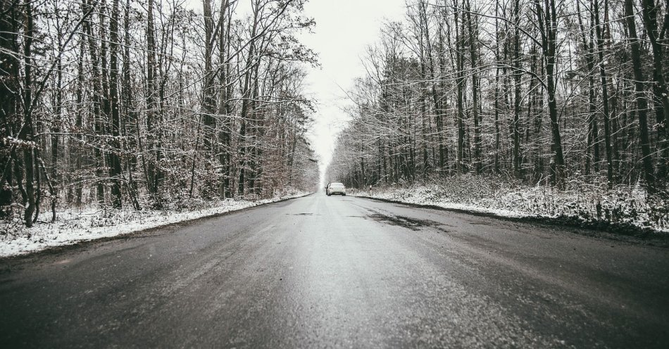 zdjęcie: Trudne warunki na drogach; ślisko w południowo-wschodniej części regionu / pixabay/3916753