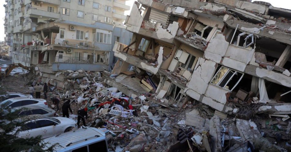 zdjęcie: W poniedziałkowym trzęsieniu ziemi w Turcji i Syrii zginęły co najmniej 19 863 osoby / fot. PAP