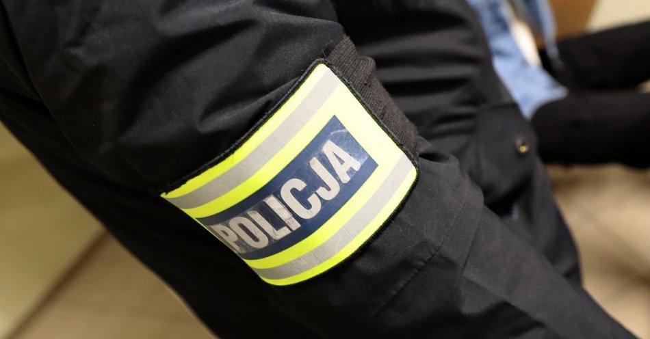 zdjęcie: Białostoccy policjanci zatrzymali oszusta, który wyłudził blisko 160 tysięcy złotych / fot. KMP Białystok