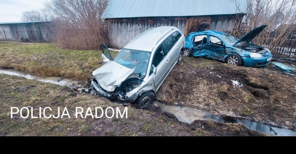 zdjęcie: Poważny wypadek w miejscowości Płasków. 3 osoby trafiły do szpitala / fot. KMP w Radomiu