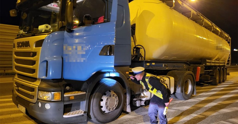 zdjęcie: Transport ciężarowy pod lupą toruńskich policjantów / fot. KMP w Toruniu