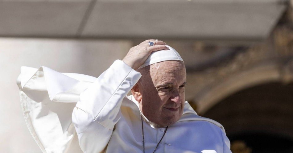 zdjęcie: Papież opuścił szpital i wraca do Watykanu / fot. PAP