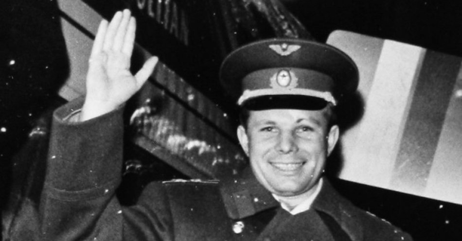 zdjęcie: 12 kwietnia 1961 roku Jurij Gagarin odbył pierwszy w historii lot w przestrzeni kosmicznej / https://commons.wikimedia.org/wiki/File:Yuri_Gagarin_in_Sweden,_1964_%28cropped%29.jpg#/media/File:Yuri_Gagarin_in_Sweden,_1964_(cropped).jpg