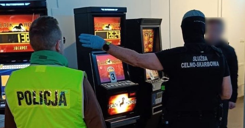 zdjęcie: Kolejne nielegalne automaty do gier hazardowych zabezpieczone / fot. KPP w Tczewie