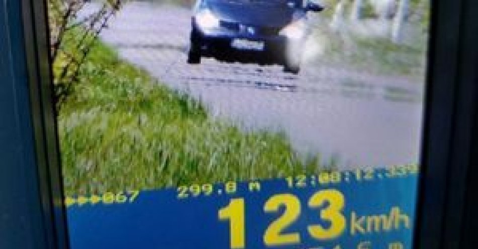 zdjęcie: Przekroczenie prędkości kosztowało go 2500 zł i utratę prawa jazdy na 3 miesiące / fot. KMP w Siedlcach