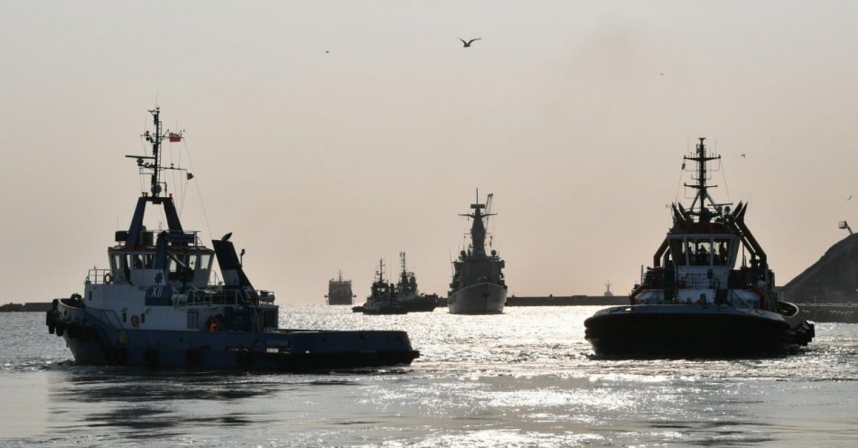 zdjęcie: Pięć okrętów NATO wpłynęło do portu w Gdyni / fot. PAP
