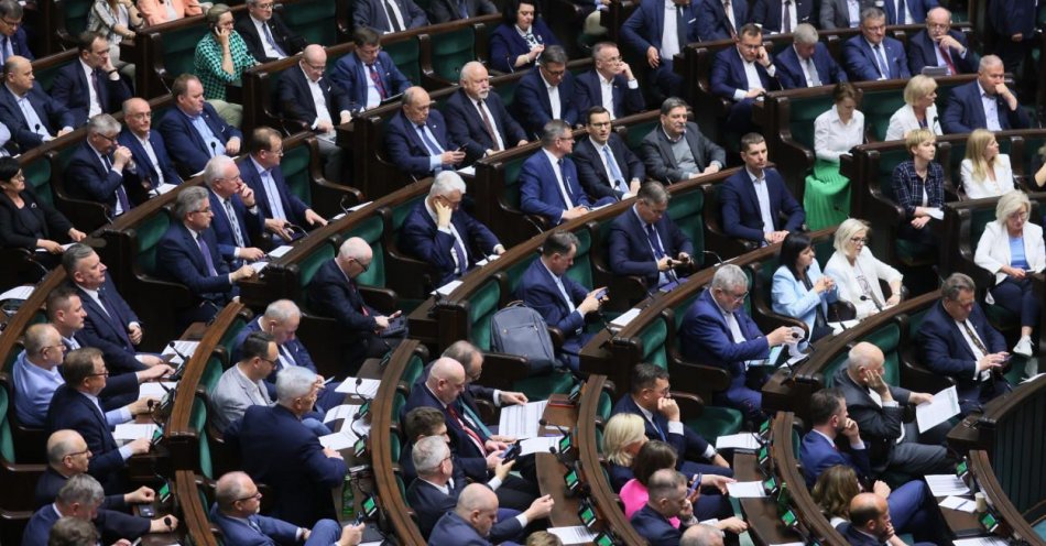 zdjęcie: Sejm uchwalił ustawę o wyposażeniu uczniów IV klas szkół podstawowych w laptopy / fot. PAP