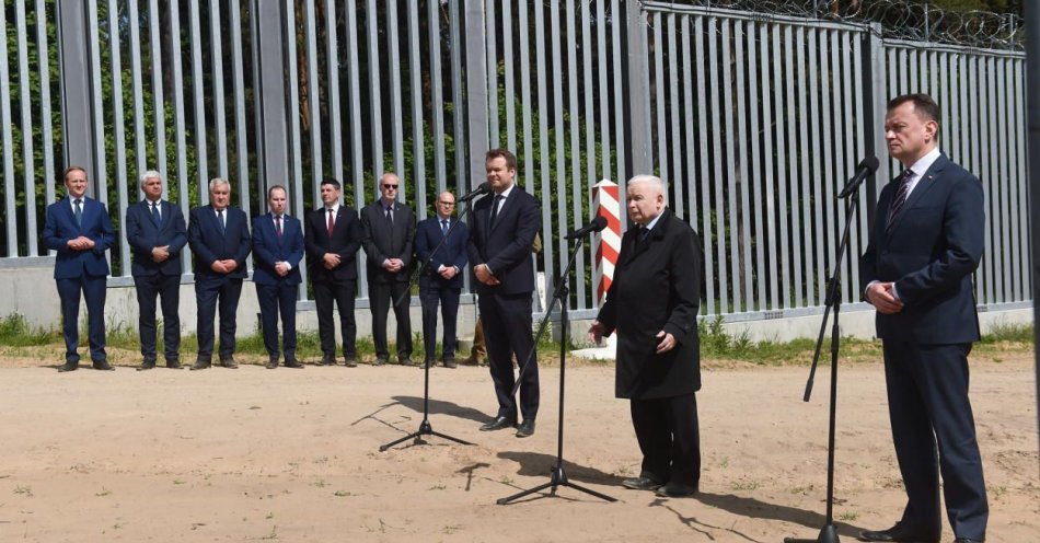 zdjęcie: Prezes PiS i wicepremier Błaszczak na Podlasiu, przy granicy z Białorusią / fot. PAP