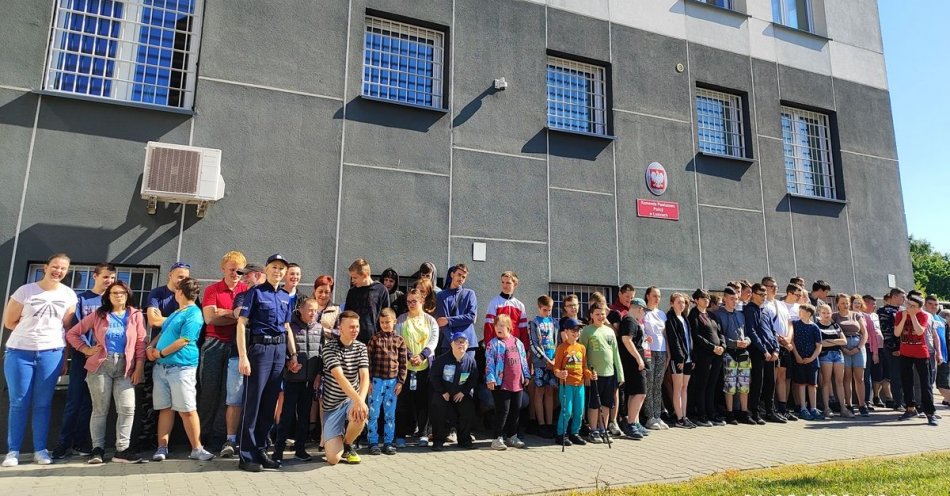 zdjęcie: Młodzież z Ośrodka Szkolno- Wychowawczego w Łosicach odwiedziła Komendę Powiatową Policji w Łosicach / fot. KPP w Łosicach