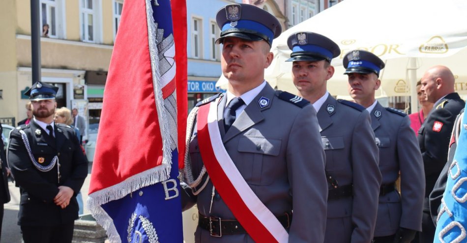 zdjęcie: Komendant uczestniczył w obchodach Dnia Strażaka i ceremonii nadania sztandaru / fot. KPP w Bytowie