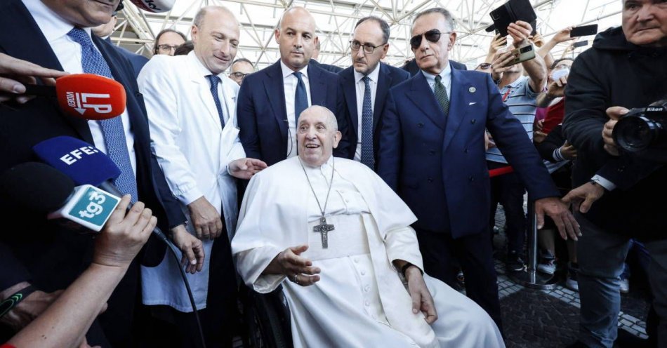 zdjęcie: Papież Franciszek opuścił rzymską klinikę Gemelli i wrócił do Watykanu / fot. PAP