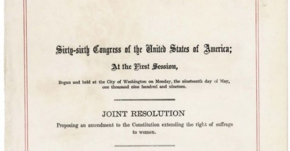 zdjęcie: 19. poprawka do Konstytucji Stanów Zjednoczonych / fot. https://pl.wikipedia.org/wiki/19._poprawka_do_Konstytucji_Stan%C3%B3w_Zjednoczonych#/media/Plik:19th_Amendment_Pg1of1_AC.jpg