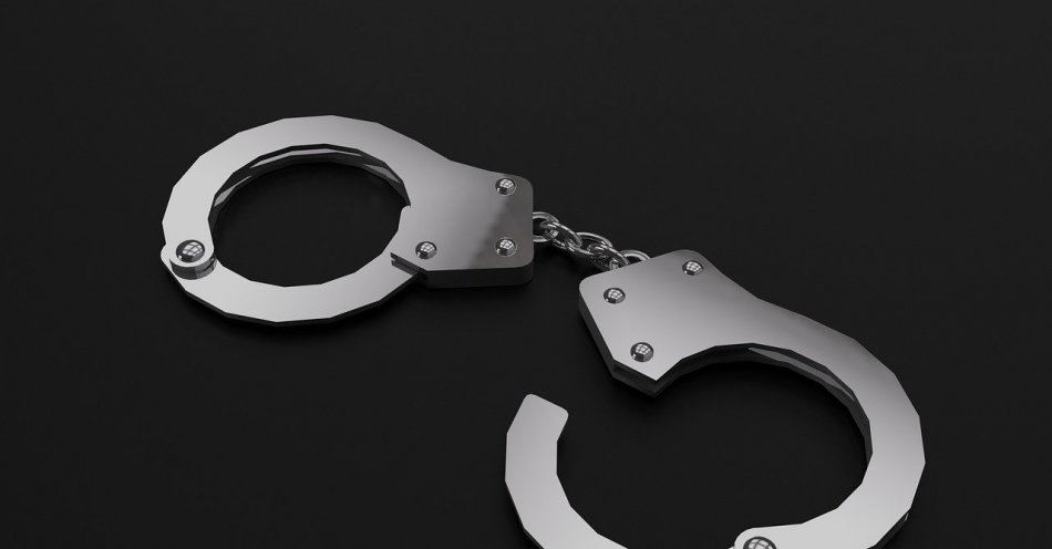 zdjęcie: Policjanci zatrzymali nastolatków podejrzanych o kradzież i pobicie 14-latka / pixabay/371151