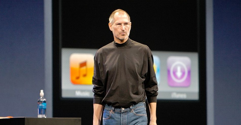 zdjęcie: 12 lat od śmierci Steve'a Jobsa / fot. Wikimedia Commons (Tom Coates from San Francisco, United States - Steve Jobs talks about the iPhone)