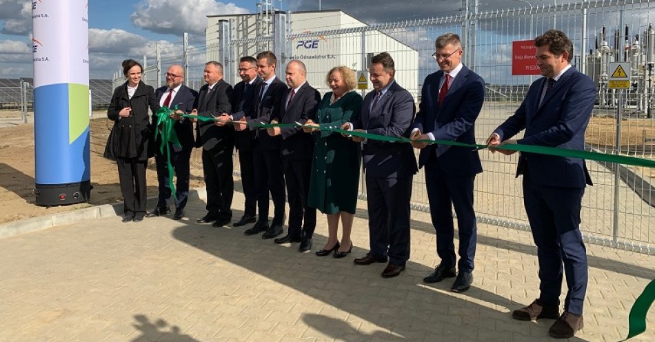 zdjęcie: PGE zakończyła budowę I etapu jednej z największych farm fotowoltaicznych w Polsce / PGE Polska Grupa Energetyczna (1)