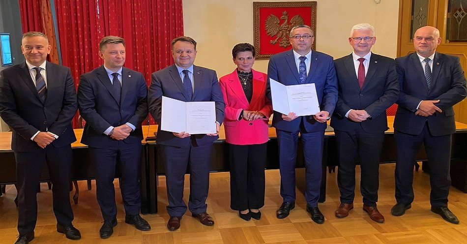 zdjęcie: PGE i NFOŚiGW podpisały umowę inwestycyjną na finansowanie budowy magazynu zielonej energii Młoty / PGE Polska Grupa Energetyczna (1)