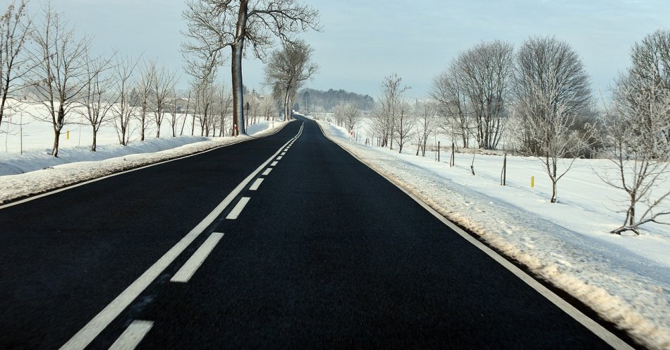 zdjęcie: Wszystkie drogi krajowe przejezdne; pracuje 374 pojazdów zimowego utrzymania / pixabay/5984596