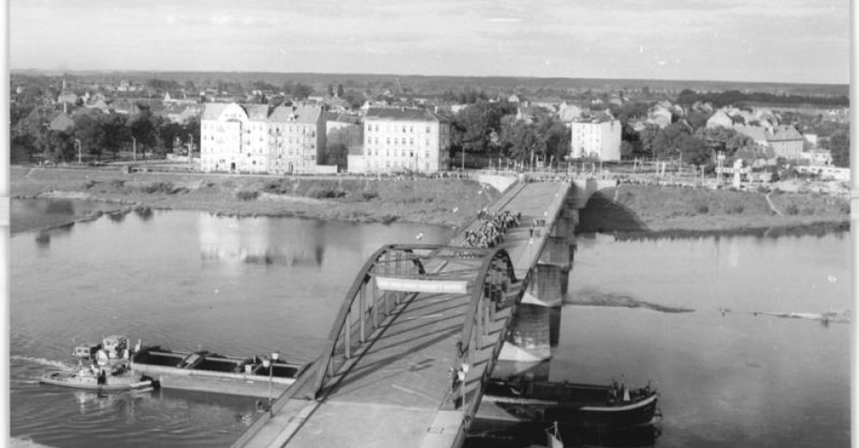 zdjęcie: Słubice: miasto nad Odrą / Bundesarchiv/CC BY-SA 3.0 DE DEED/https://creativecommons.org/licenses/by-sa/3.0/de/deed.en