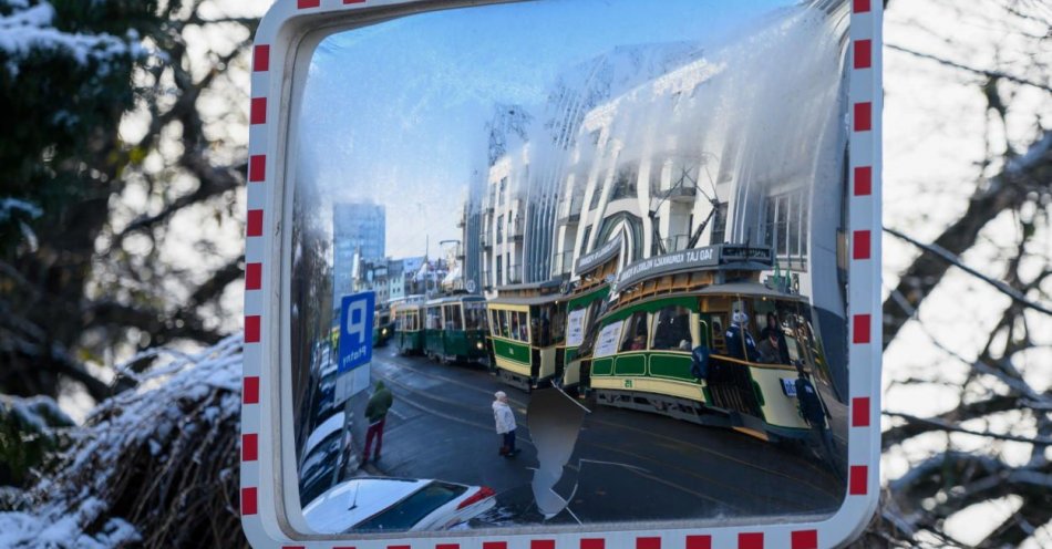 zdjęcie: Parada z okazji 125 lat elektrycznych tramwajów w mieście / fot. PAP