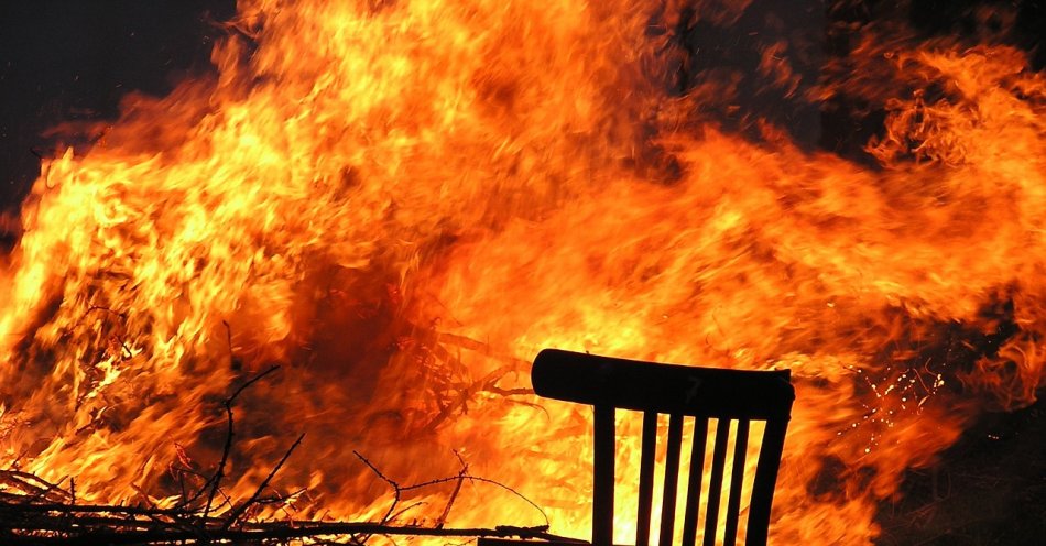 zdjęcie: Pożar drewnianego domu, nie żyje starsza kobieta / pixabay/175966