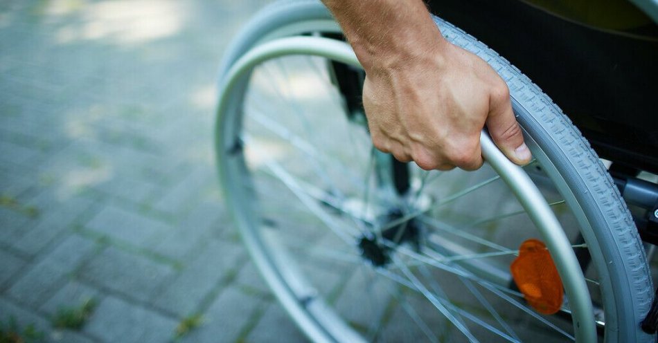 zdjęcie: Ruszył otwarty konkurs ofert na realizację usługi asystenta osoby z niepełnosprawnościami / fot. UM Lublin / wózek inwalidzki