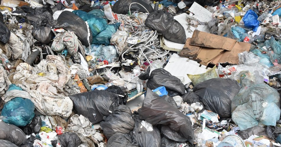 zdjęcie: Trwa likwidacja nielegalnego składowiska na Targówku, do utylizacji jest ok. 360 ton niebezpiecznych odpadów (wideo) / pixabay/1741138