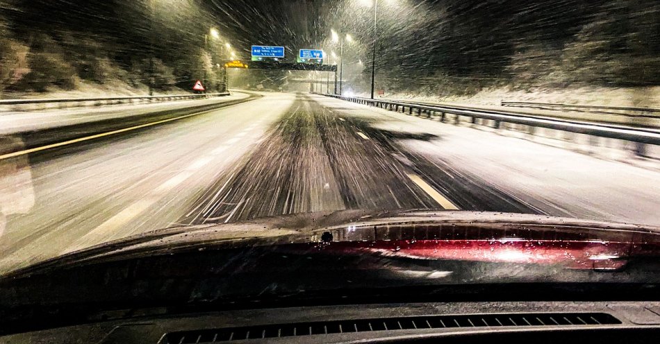 zdjęcie: Śnieg i deszcz utrudniają jazdę niemal w całym kraju; na drogach ponad tysiąc piaskarek / pixabay/5979003