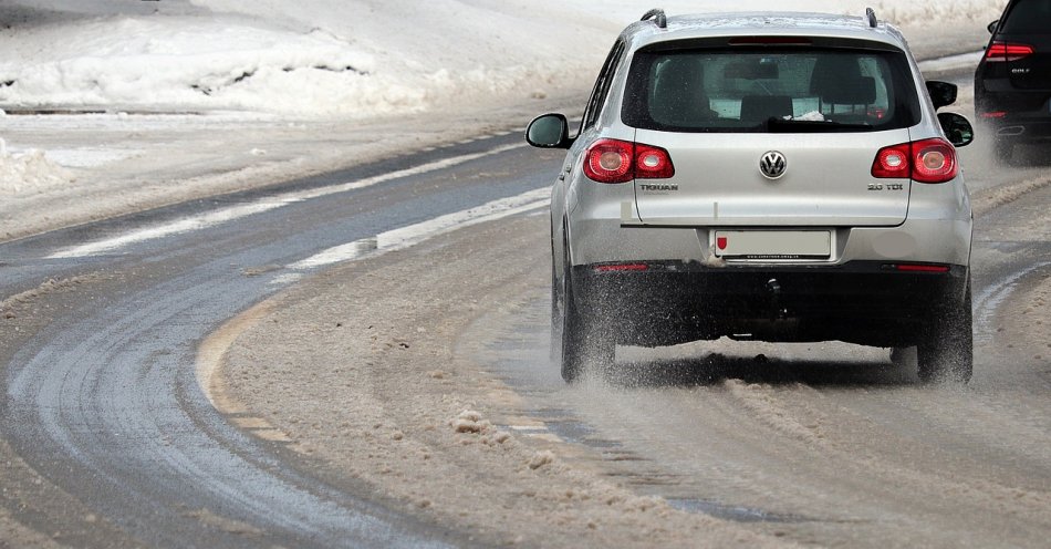 zdjęcie: Trudne warunki na drogach województwa po nocnych opadach śniegu / pixabay/3991020
