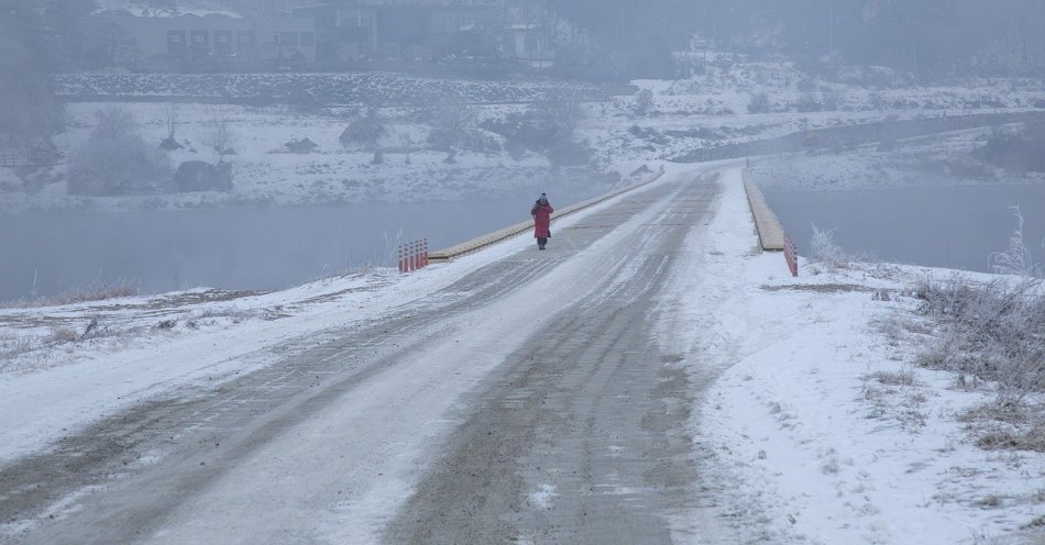 zdjęcie: GDDKiA ostrzega przed śliskimi drogami, mżawką i opadami śniegu / pixabay/7681645