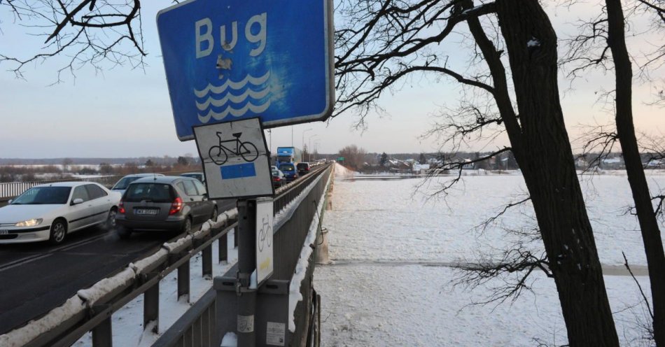 zdjęcie: Stan wody w rzece Bug w powiecie wyszkowskim stale się podwyższa / fot. PAP