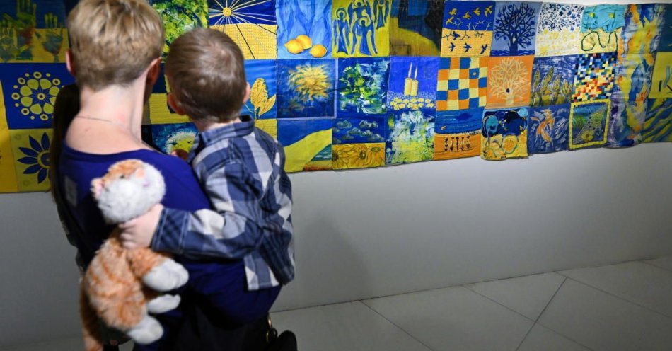 zdjęcie: W Muzeum Dialogu Kultur otwarto wystawę „Blue-Yellow. Wstęga Nadziei. Ukraina” / fot. PAP