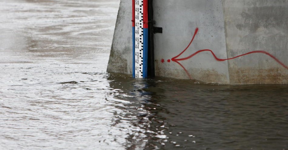zdjęcie: IMGW wydał ostrzeżenia przed wezbraniem wody w rzekach / fot. PAP